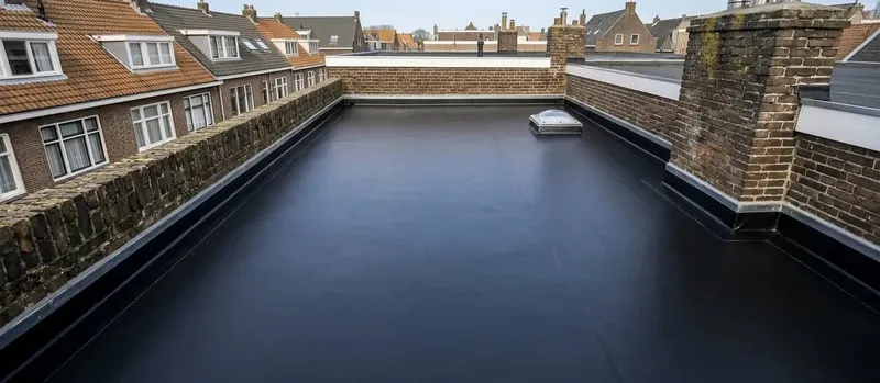 Vernieuwd plat dak met hoogwaardige dakbedekking